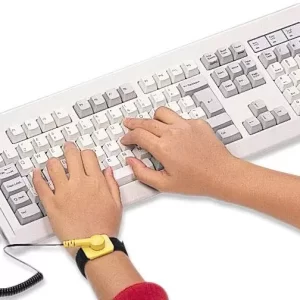 410144 Pulsera antiestática; Esencial para protección contra estática mientras se trabaja en una PC; Cable de 1.8 m.