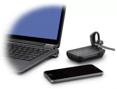 Poly Voyager 5200 UC, Bluetooth para moviles y computadoras, incluye estuche de carga y adaptador Bluetooth - Imagen 4