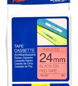 Etiqueta roja continua laminada Brother TZE451, de 24 mm de ancho x 8 mts de largo. Impresión en negro.